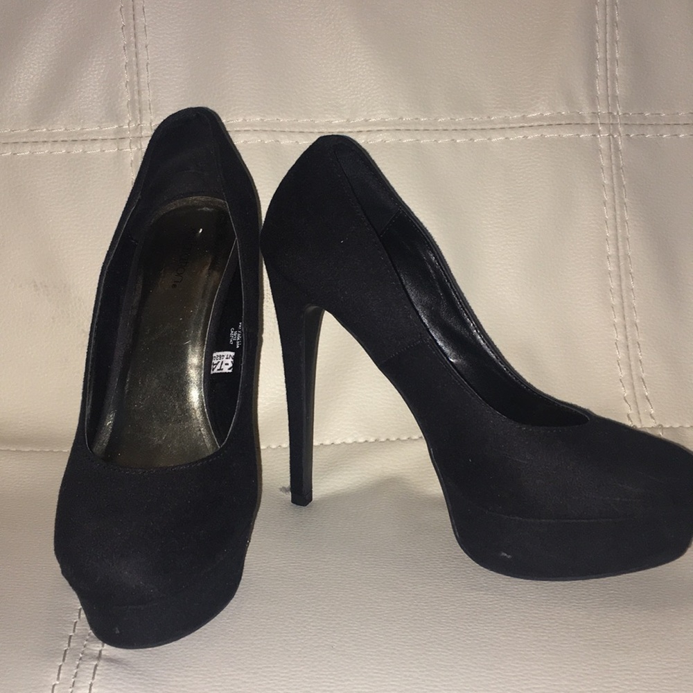 Black Platform pumps. Size 8.
